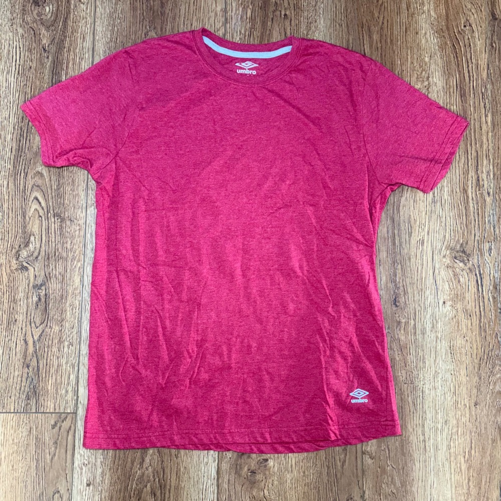 Umbro Mens Red Short Sleeve Athletic Performance T-Shirt XL Soccer Gym Tee Slim